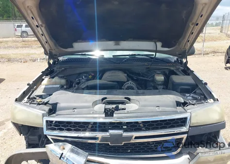 2006 Chevrolet Silverado C1500 из США, поврежденный, VIN 2GCEC19V061307411